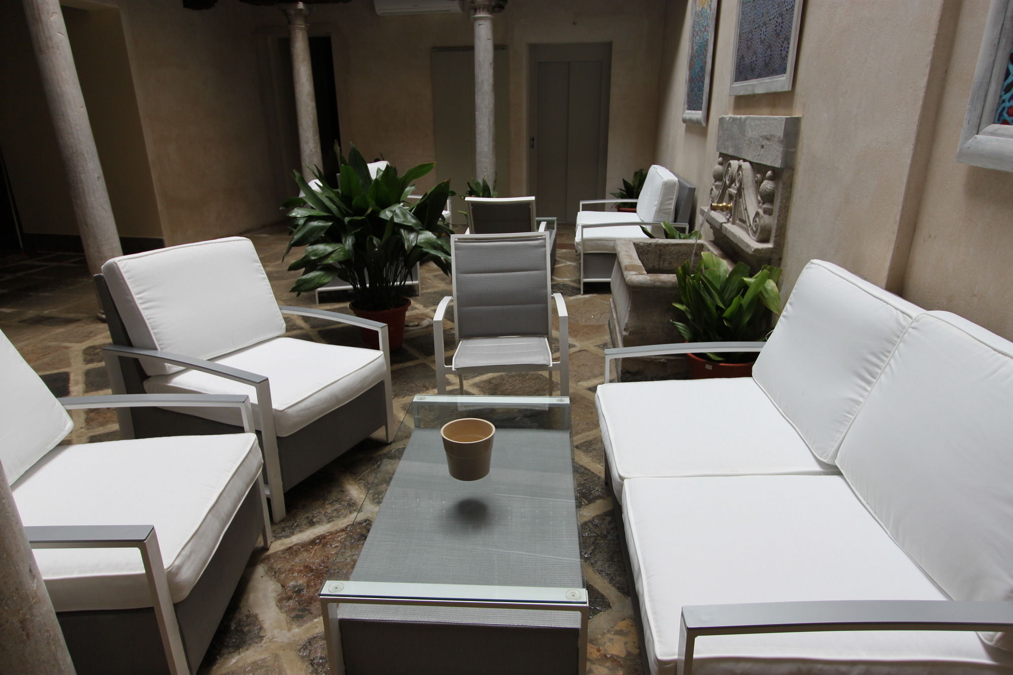 Фото Hotel Mercader de Sedas