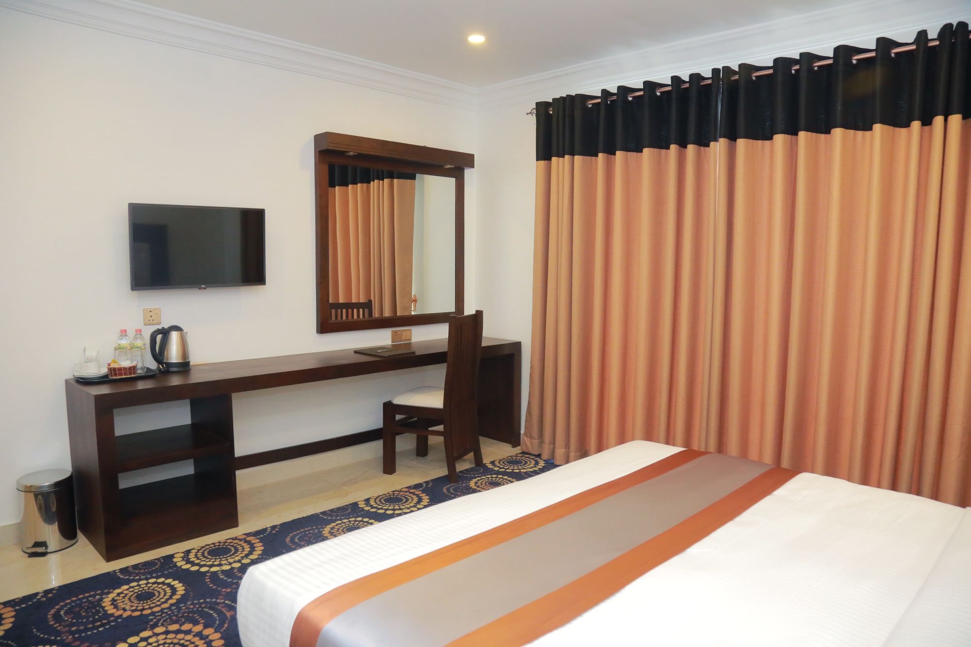 Фото Galaxy Grand Hotel