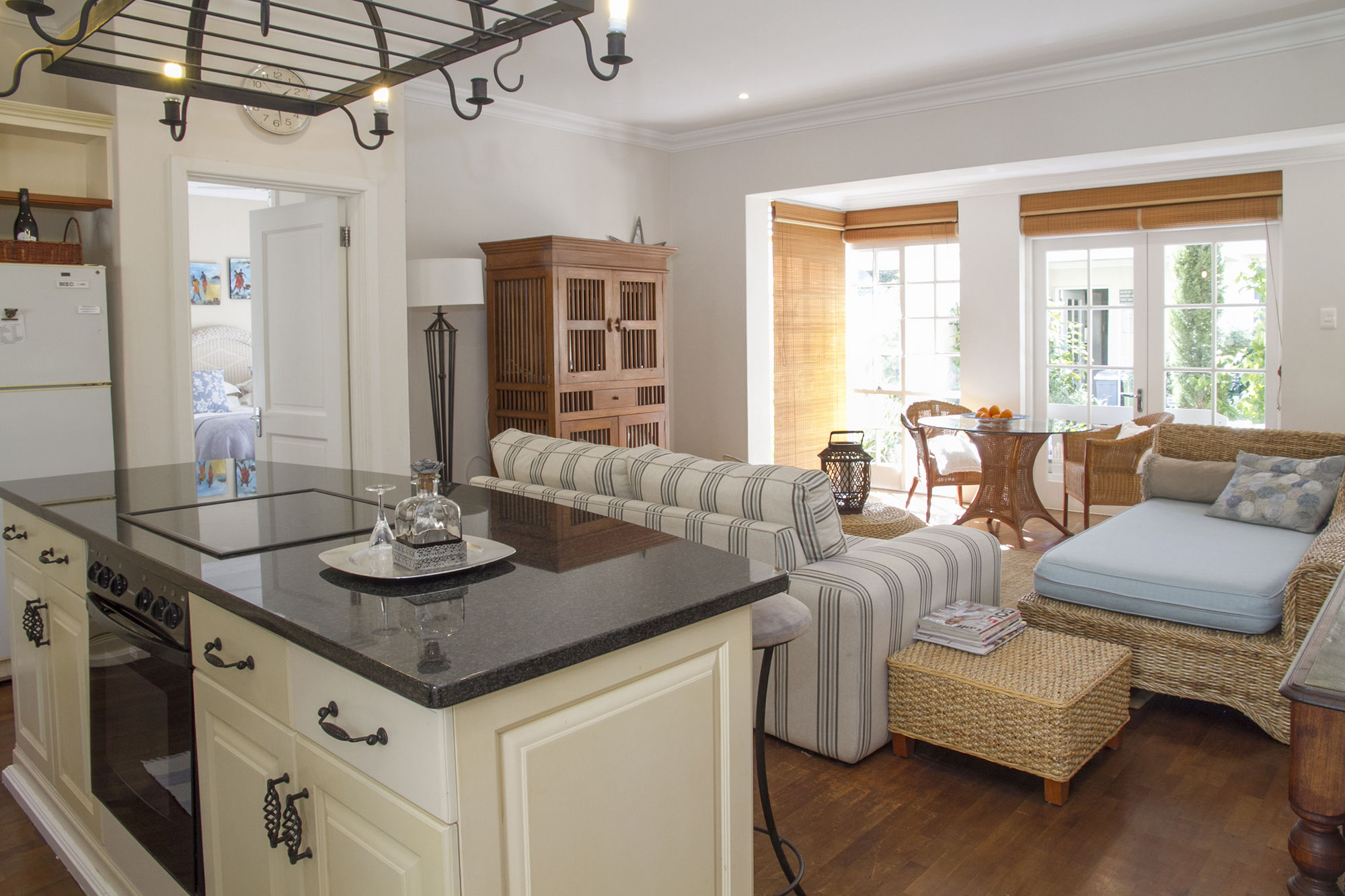 Фото Admiralty Beach House