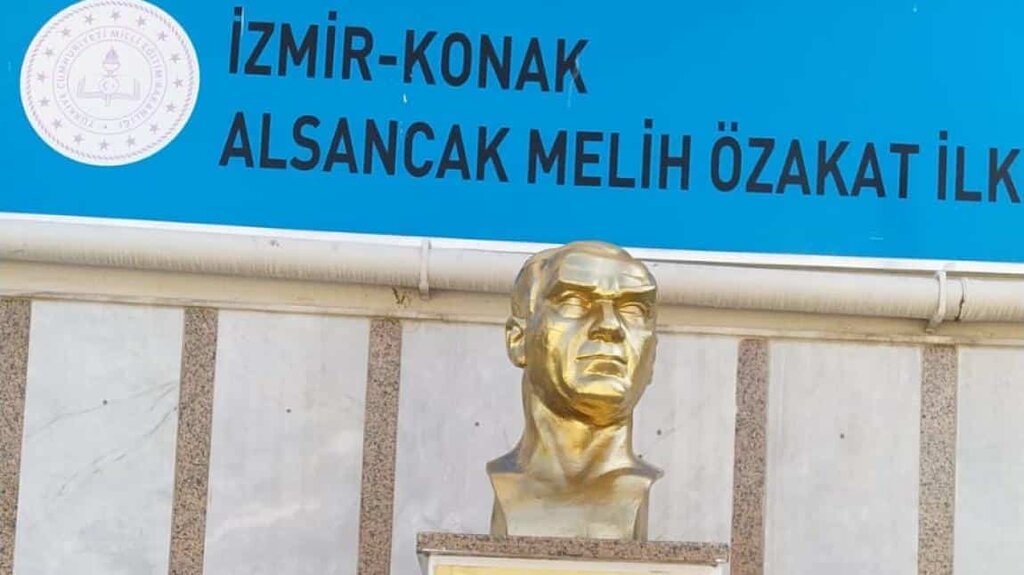 Primary school Alsancak Melih Ozakat Primary School, Izmir, photo