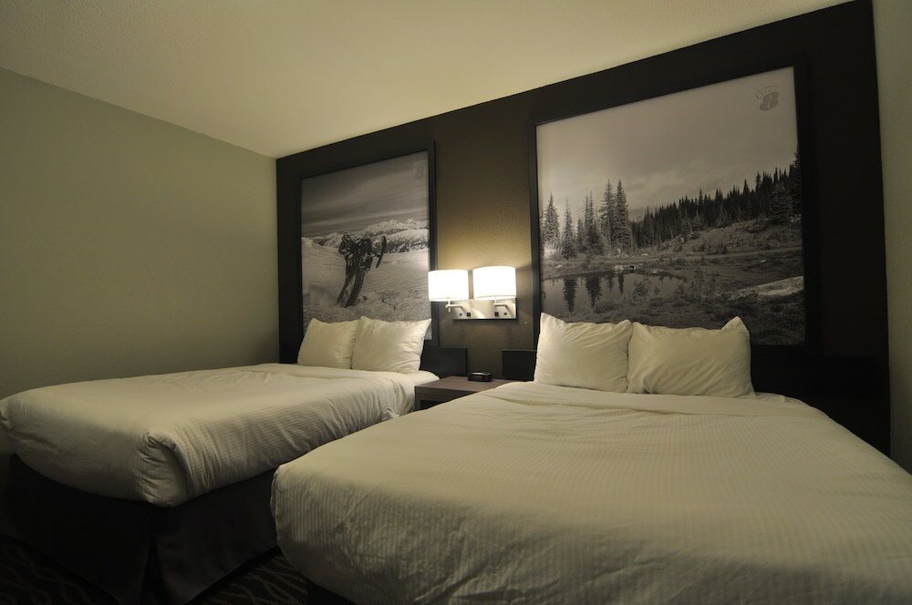 Фото Super 8 by Wyndham Revelstoke Bc