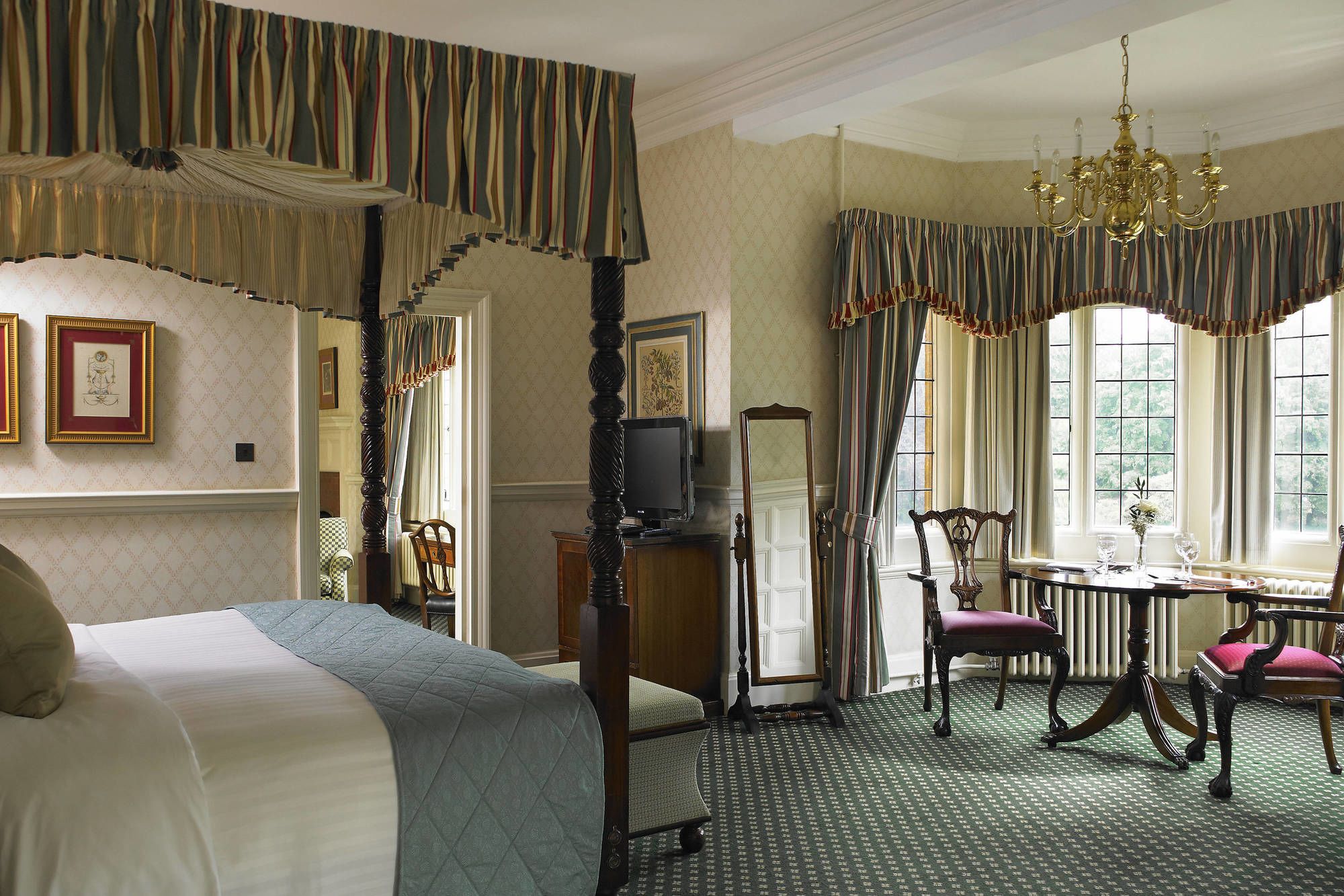 Фото Hanbury Manor Marriott Hotel & Country Club