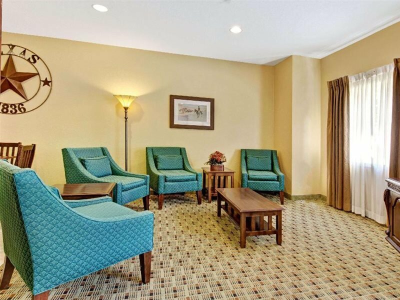 Фото Super 8 by Wyndham San Antonio Airport North