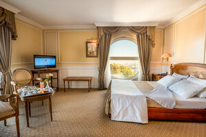 Гостиница Hôtel Colbert SPA & Casino
