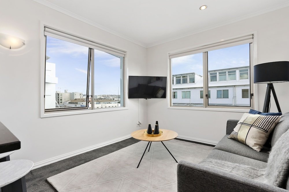 Фото Newly Refurnished Stylish One Bedroom - by Urban Butler