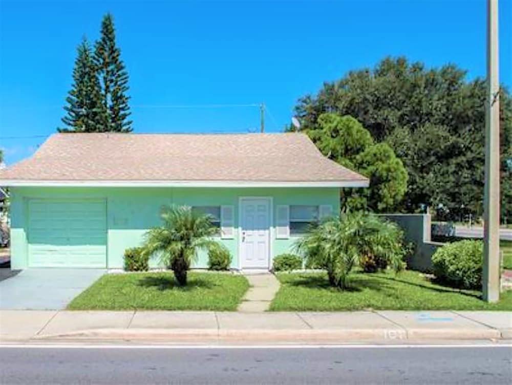 Фото St Pete Beach Vacations by TechTravel