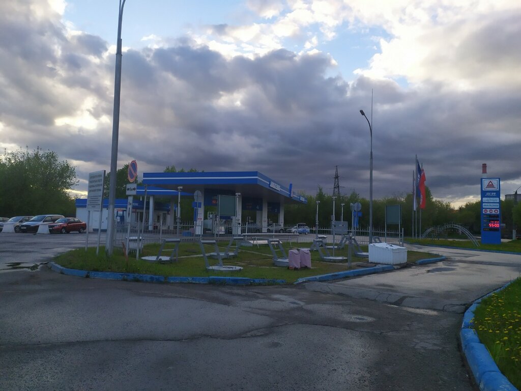 Gas station Dvizheniye, Kirov, photo