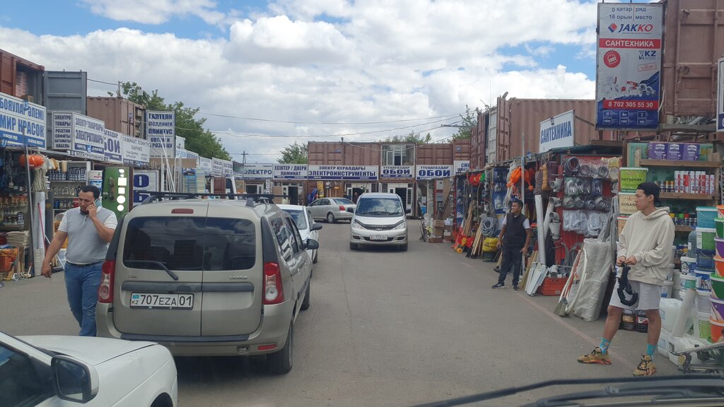 Hardware market Etalon, Astana, photo