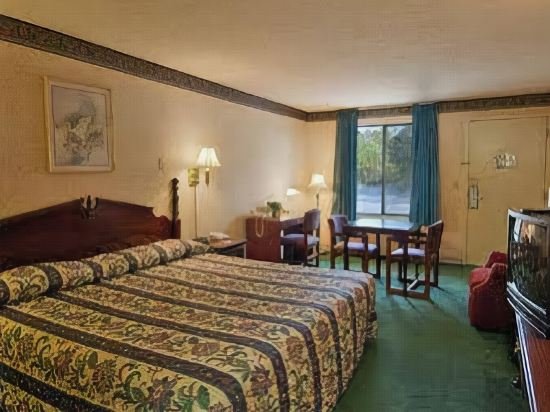 Фото Howard Johnson by Wyndham Dothan