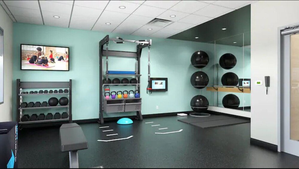 Фото Tru by Hilton Charlotte Airport Lake Pointe