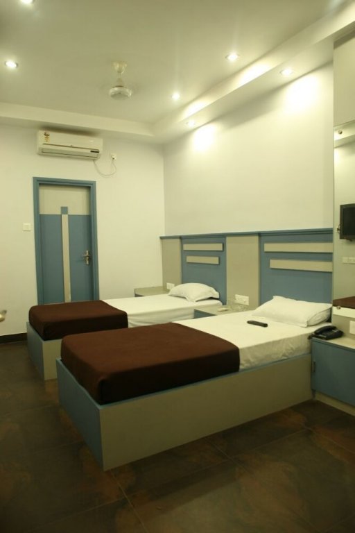 Фото Hotel Trimoorti