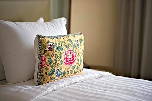 Фото The Gaya Hotel