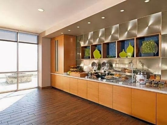 Фото Springhill Suites Kansas City Northeast