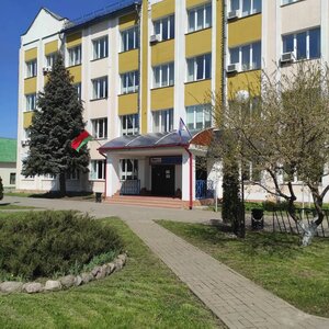 Қыздардың жуынып жатқанын және оның жыныс мүшесінің тұрғанын көріп, демін басып қалды