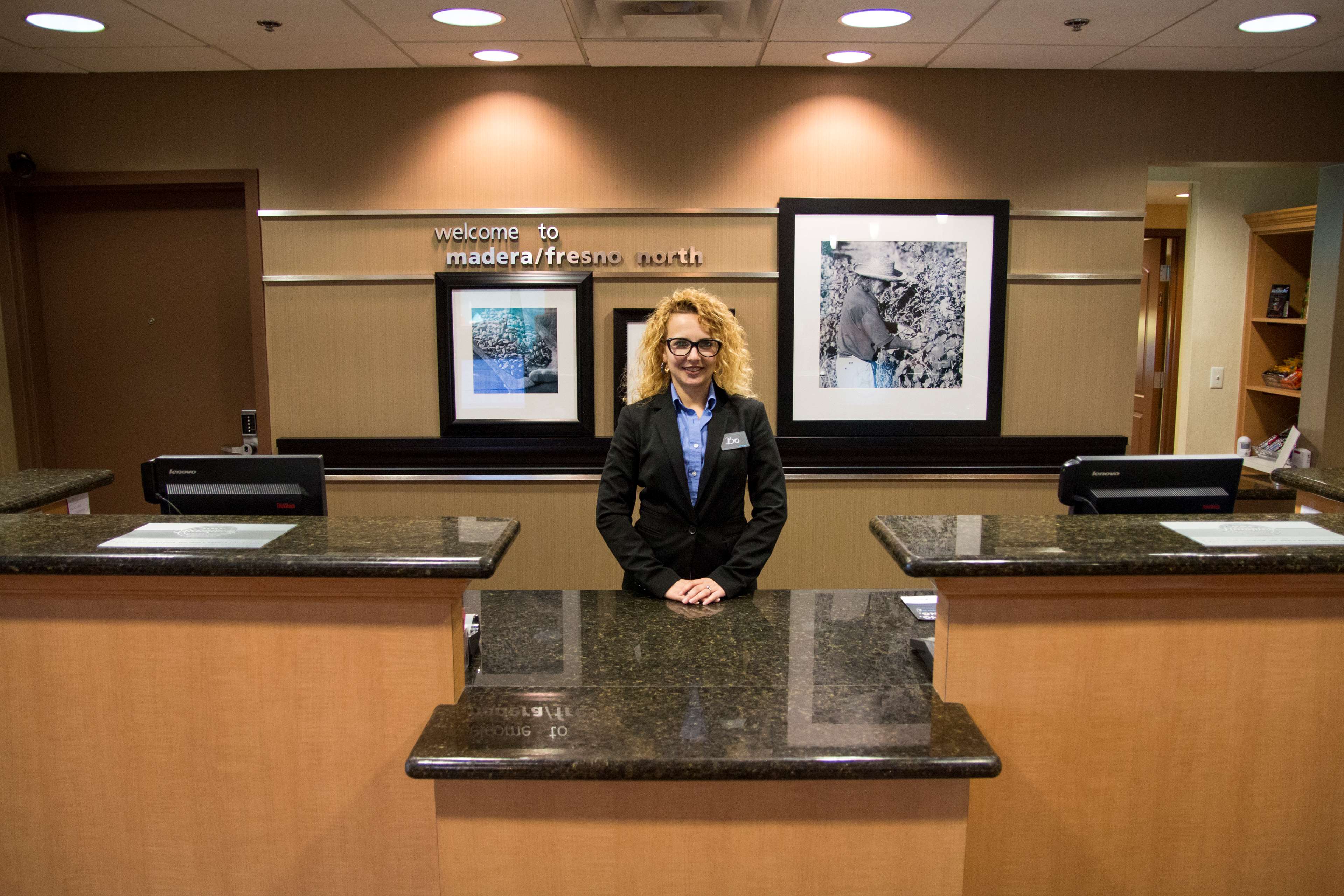 Фото Hampton Inn And Suites Madera