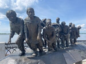 Sculptural Composition Barge Haulers on the Volga (Samara, Old Embankment), genre sculpture