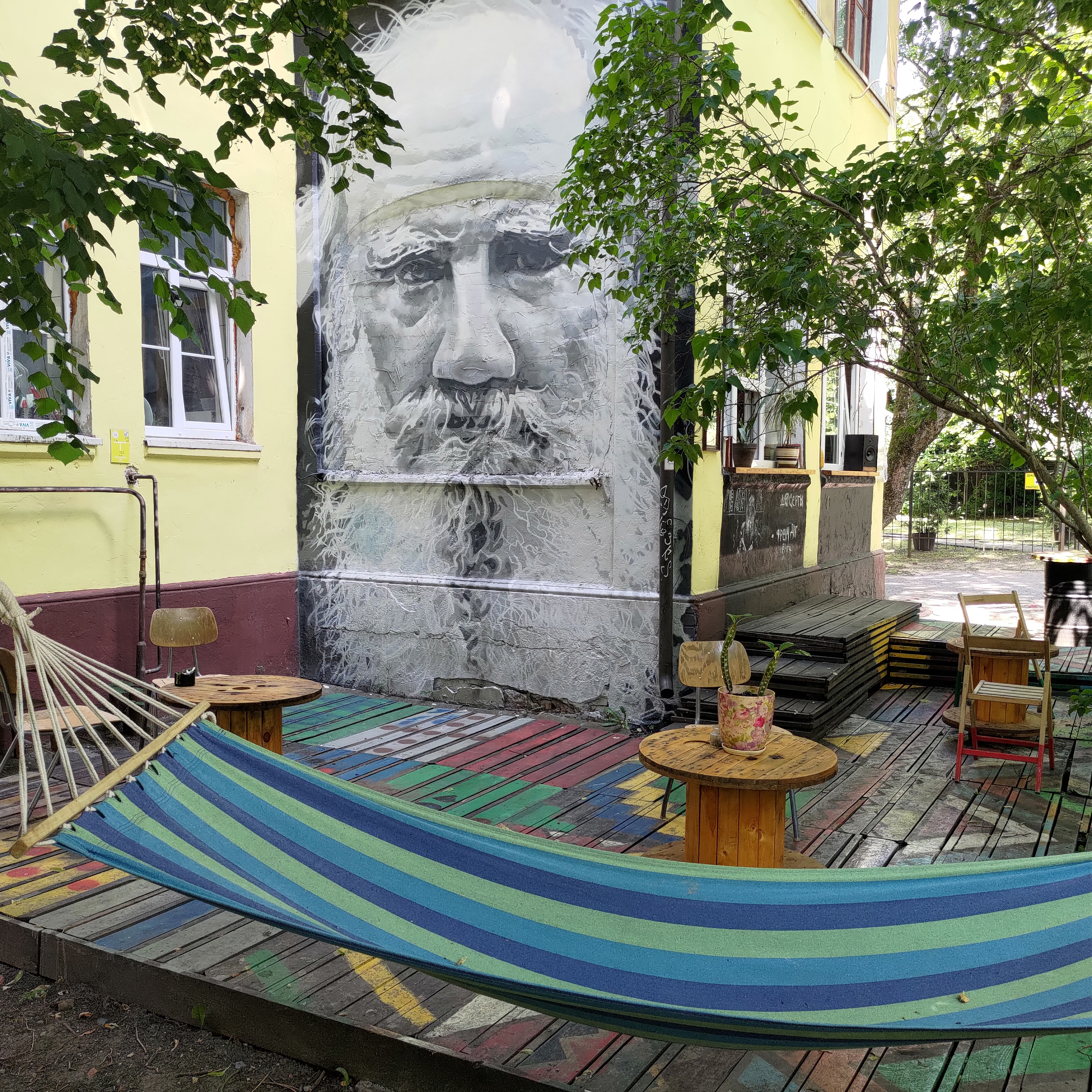 Фото Дом с Толстым