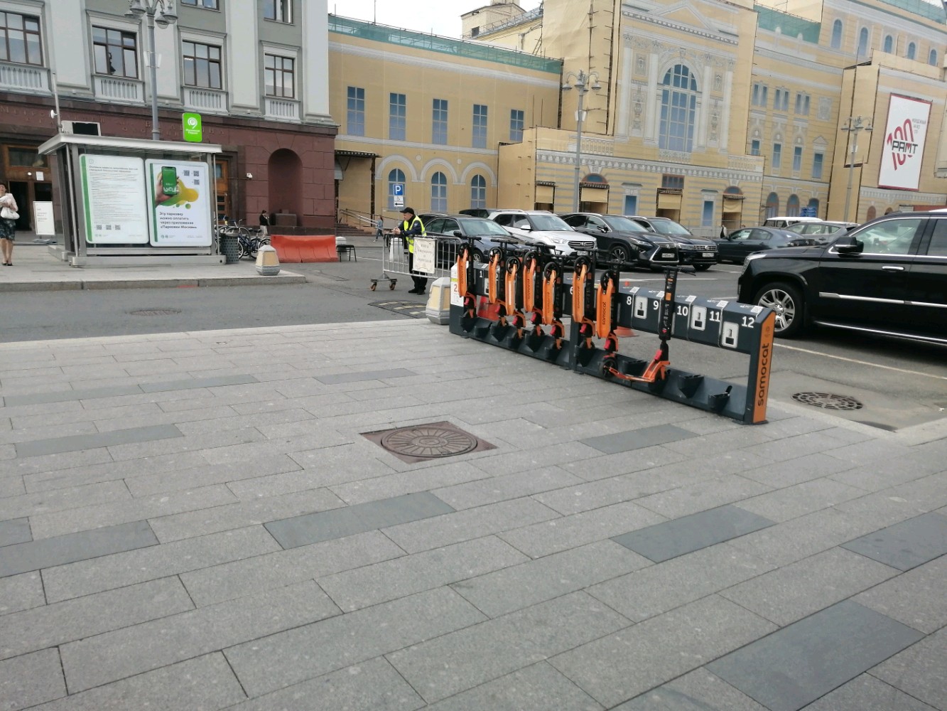 Дептранс насчитал 900 нарушений парковки городского проката