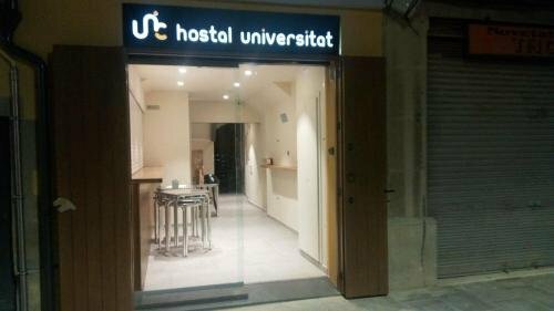Гостиница Hostal Universitat Cervera