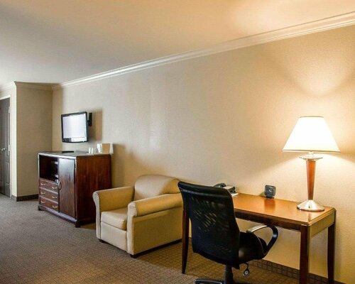 Гостиница Comfort Suites Cincinnati North