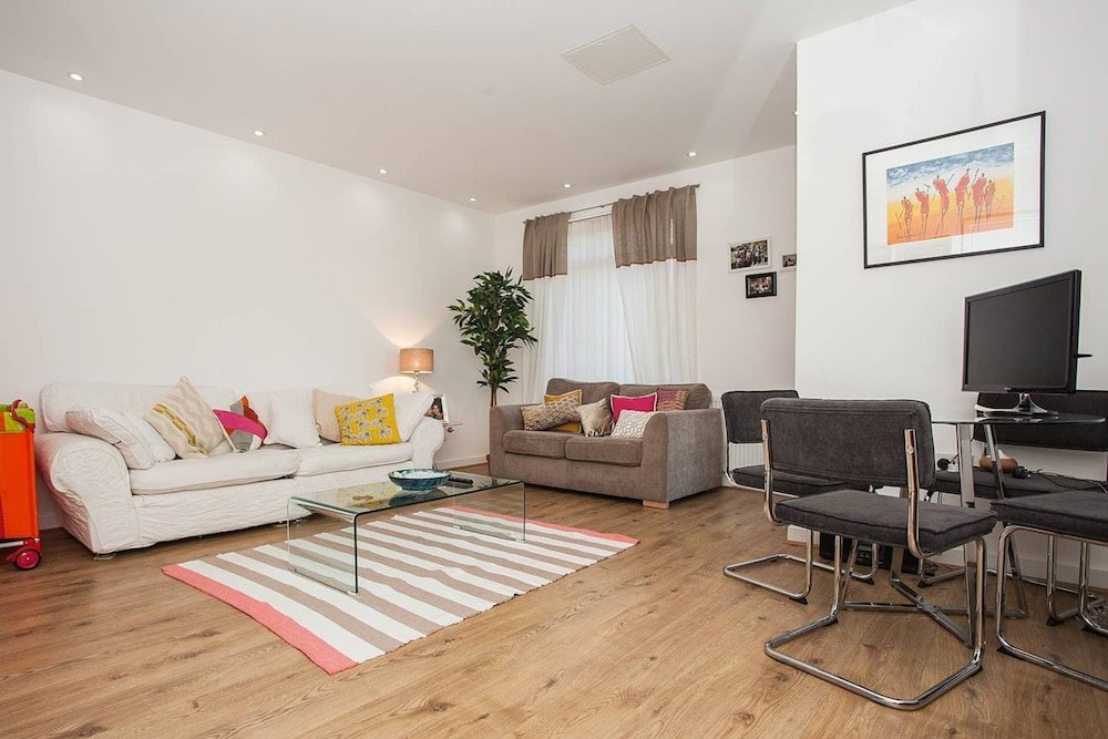 Фото Fantastic Modern 2 Bedroom Flat in Lambeth