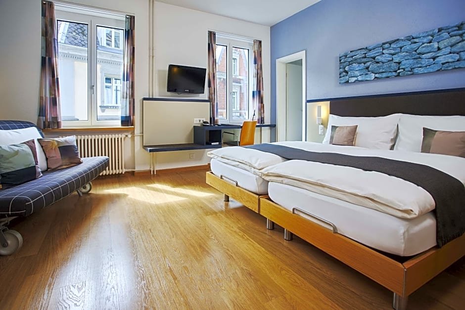 Фото Bristol Hotel