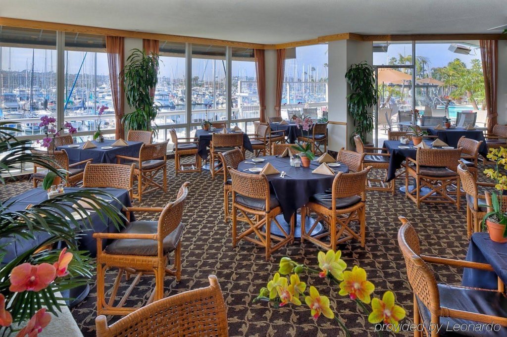 Фото Bay Club Hotel & Marina
