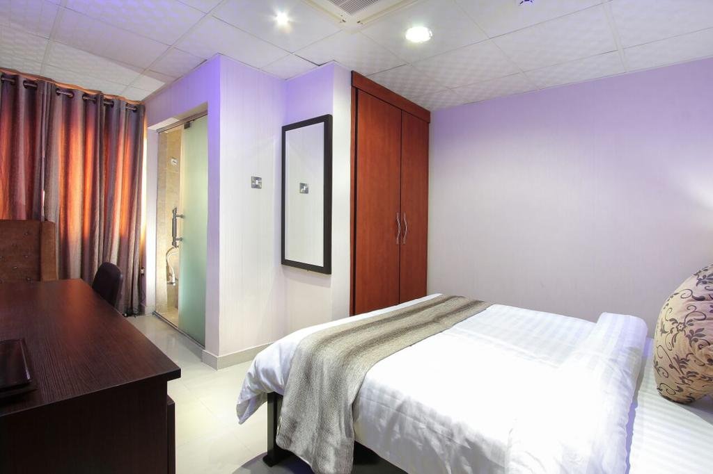 Фото Larbi-Duodu Hotel