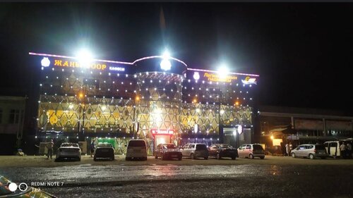 Лор Манаду жалаңаш