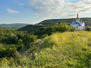 Церковь Покрова Пресвятой Богородицы (ул. Ленинского Комсомола, 19А, село Партизанское), православный храм в Республике Крым