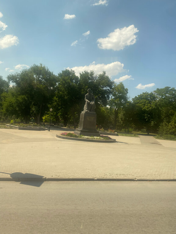 Памятник, мемориал А. П. Чехов, Таганрог, фото