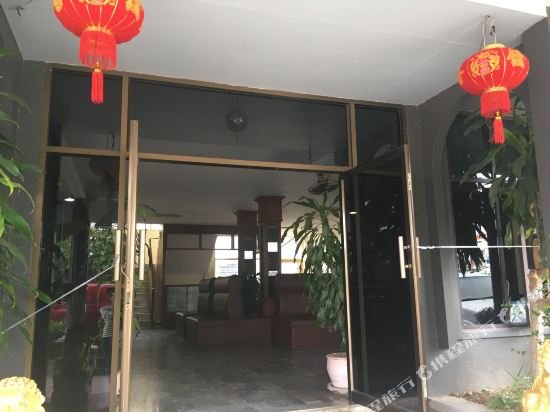 Фото Montree Hotel