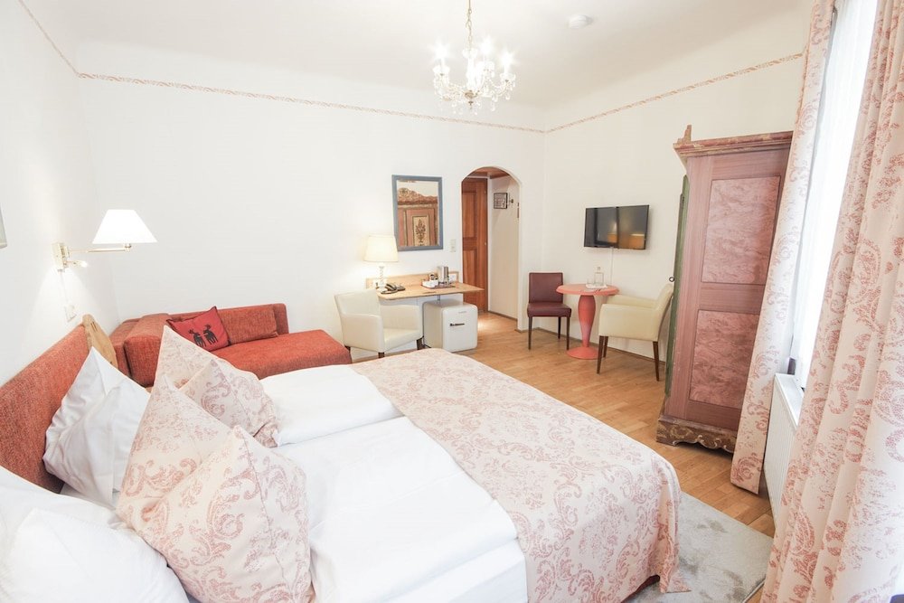 Фото Altstadt Hotel Wolf