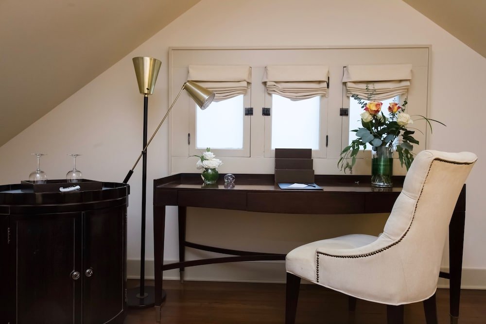 Фото Stonehurst Place Bed & Breakfast