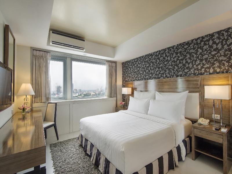 Фото Quest Hotel & Conference Center