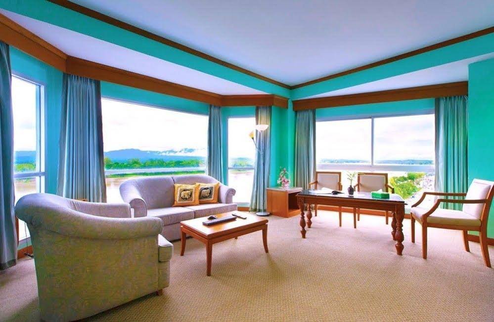 Фото The Viangtak Riverside Hotel