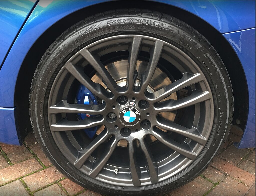 Tires and wheels Alloy Hub, England, photo