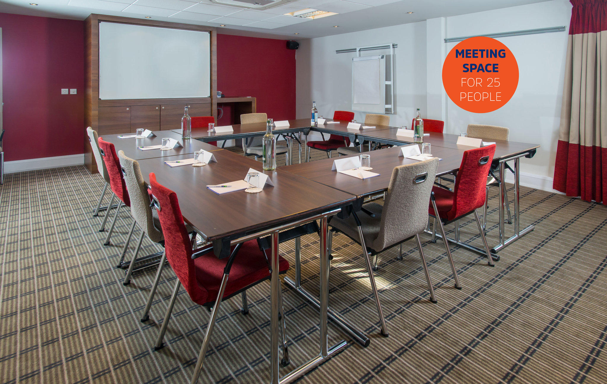 Фото Holiday Inn Express Birmingham - Oldbury, an Ihg Hotel