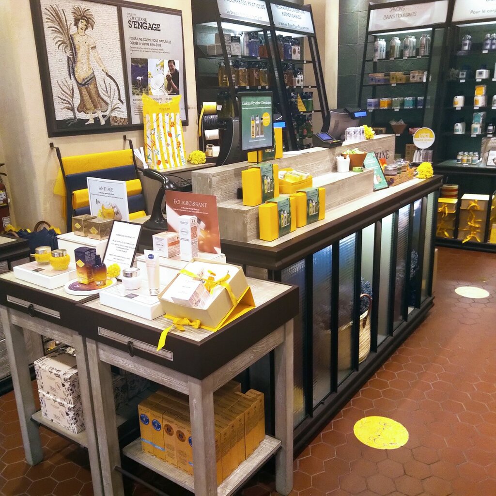 Perfume and cosmetics shop L'occitane EN Provence, Province of Quebec, photo
