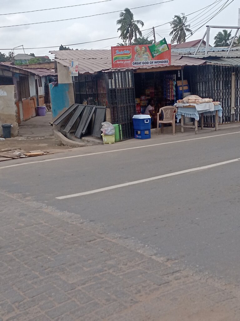 Supermarket Great God of wonders, Accra, photo