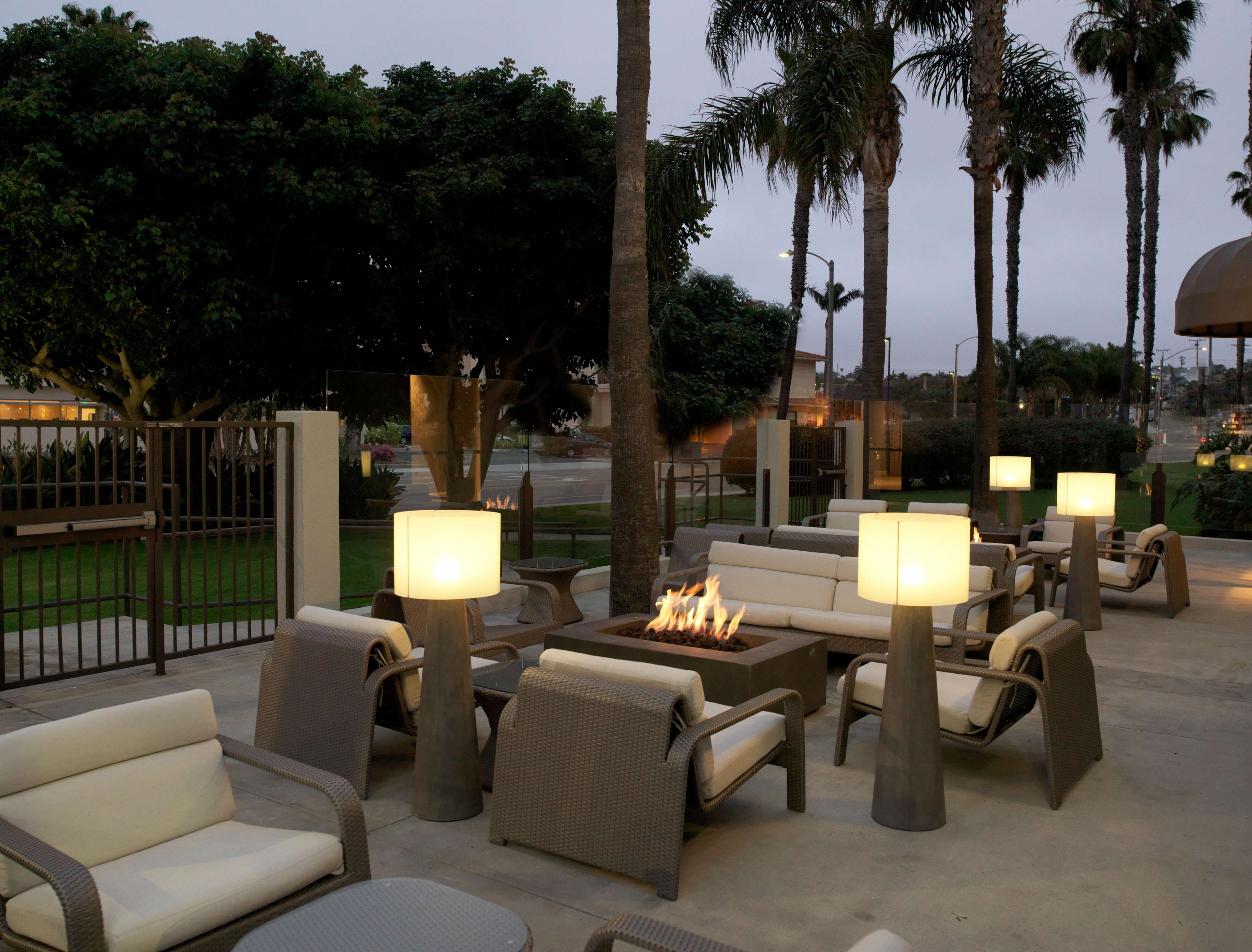 Фото Sonesta Redondo Beach & Marina