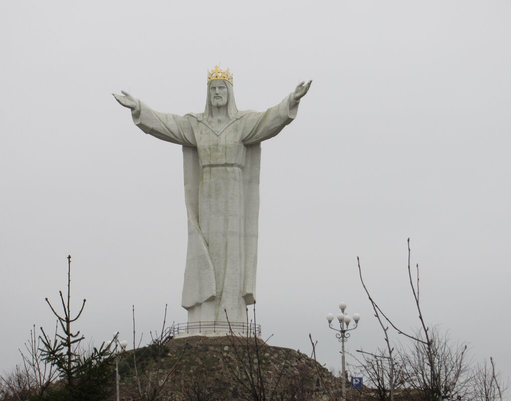 Статуя христа в польше
