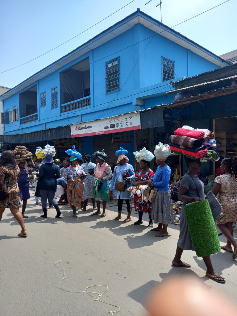 Shoe store Mosson, Accra, photo