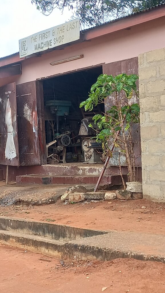 Metal furniture The First & Last Machine Shop, Accra, photo
