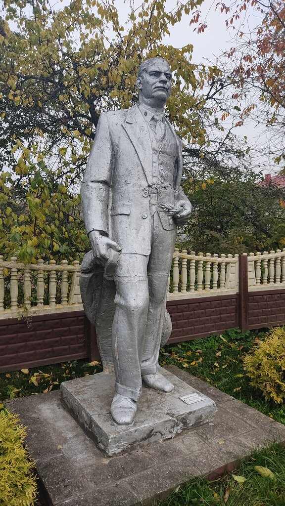 Monument, memorial Колос, Ivje, photo