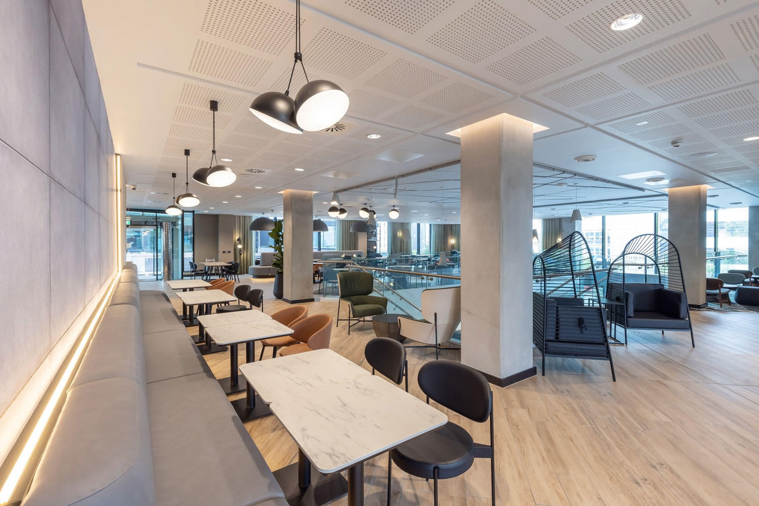 Фото Novotel Liverpool Paddington Village