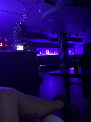 Әйелдер көшеде жұлқынады