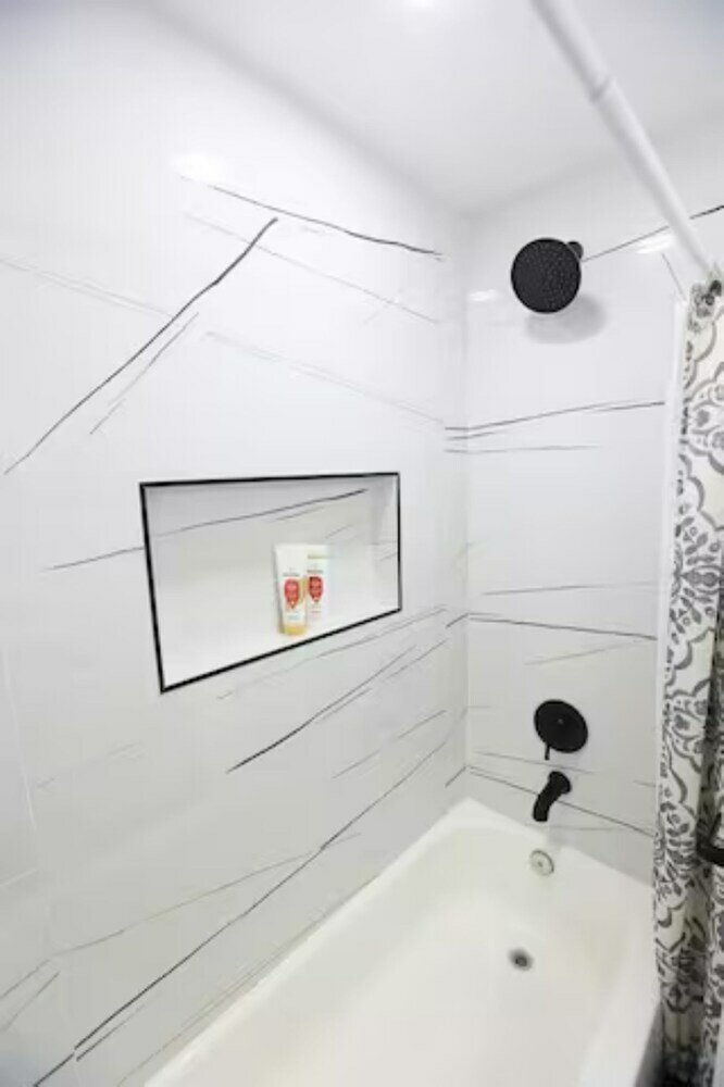 Фото New Mid Century Modern Largo Retreat