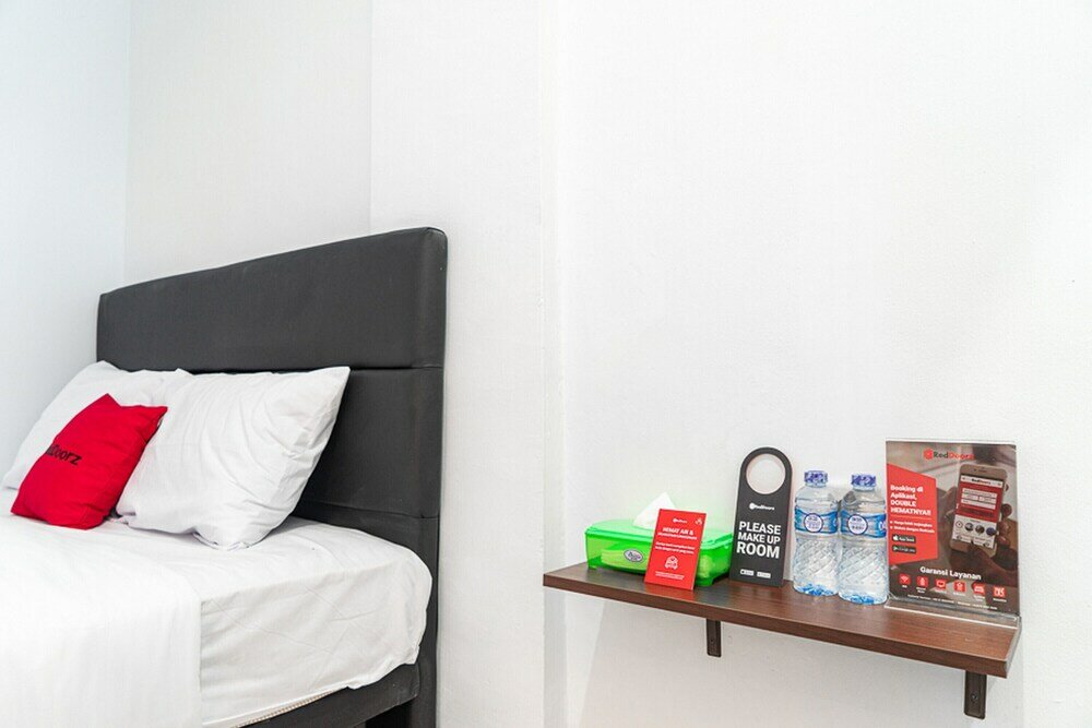 Фото RedDoorz near Pecenongan 2