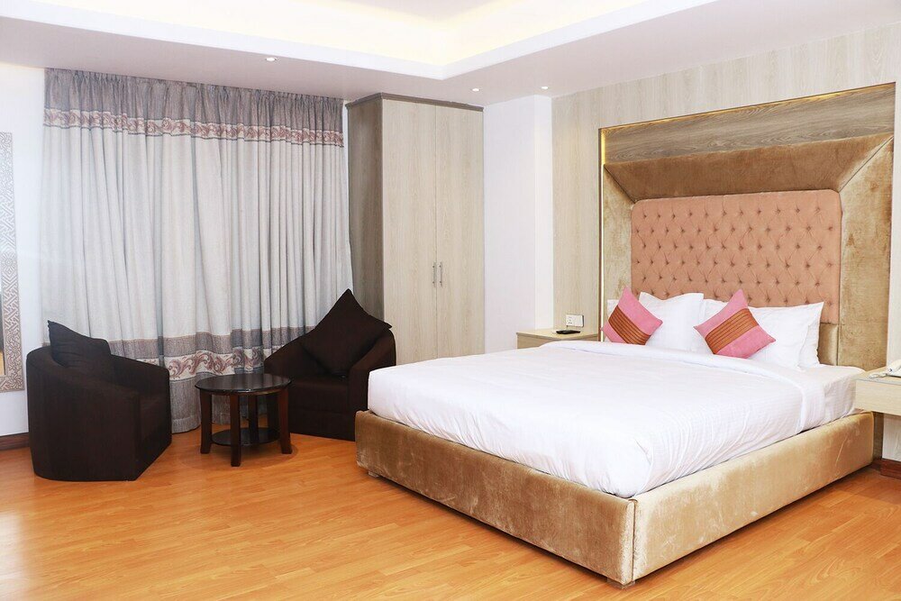 Фото Royal Raj Hotel